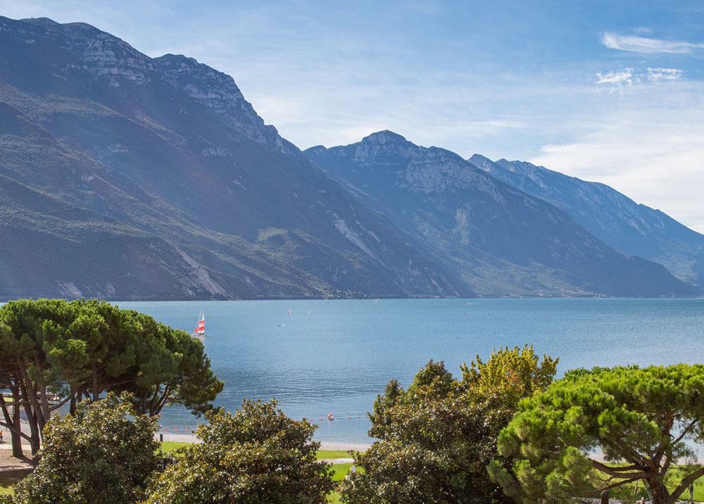Hotel Bellariva 4 Stelle Riva del Garda – Vista lago e ospitalità adults-friendly | Vantaggi della prenotazione diretta